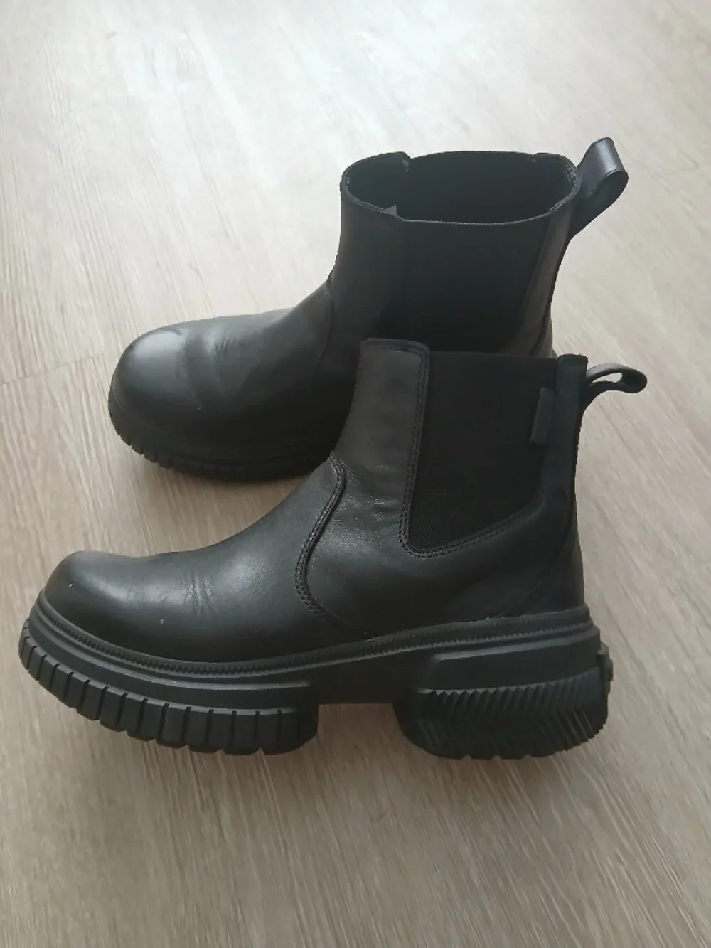 NWOT ATHLETA BLACK 8 ONA AVA RAIN BOOTS!!!